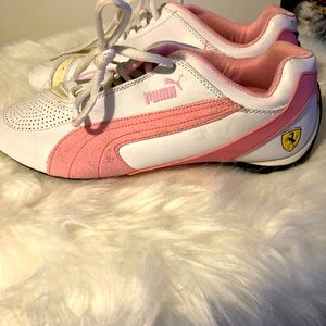 Like new pink Puma size 9 leather athletic shoes